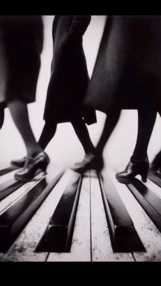 Singing and Dancing on the Piano 🎹… & - yes - in the Rain..☔️ 
#singingintherain☔️ #blackandwhitephotography #photoart #videoart #surreal