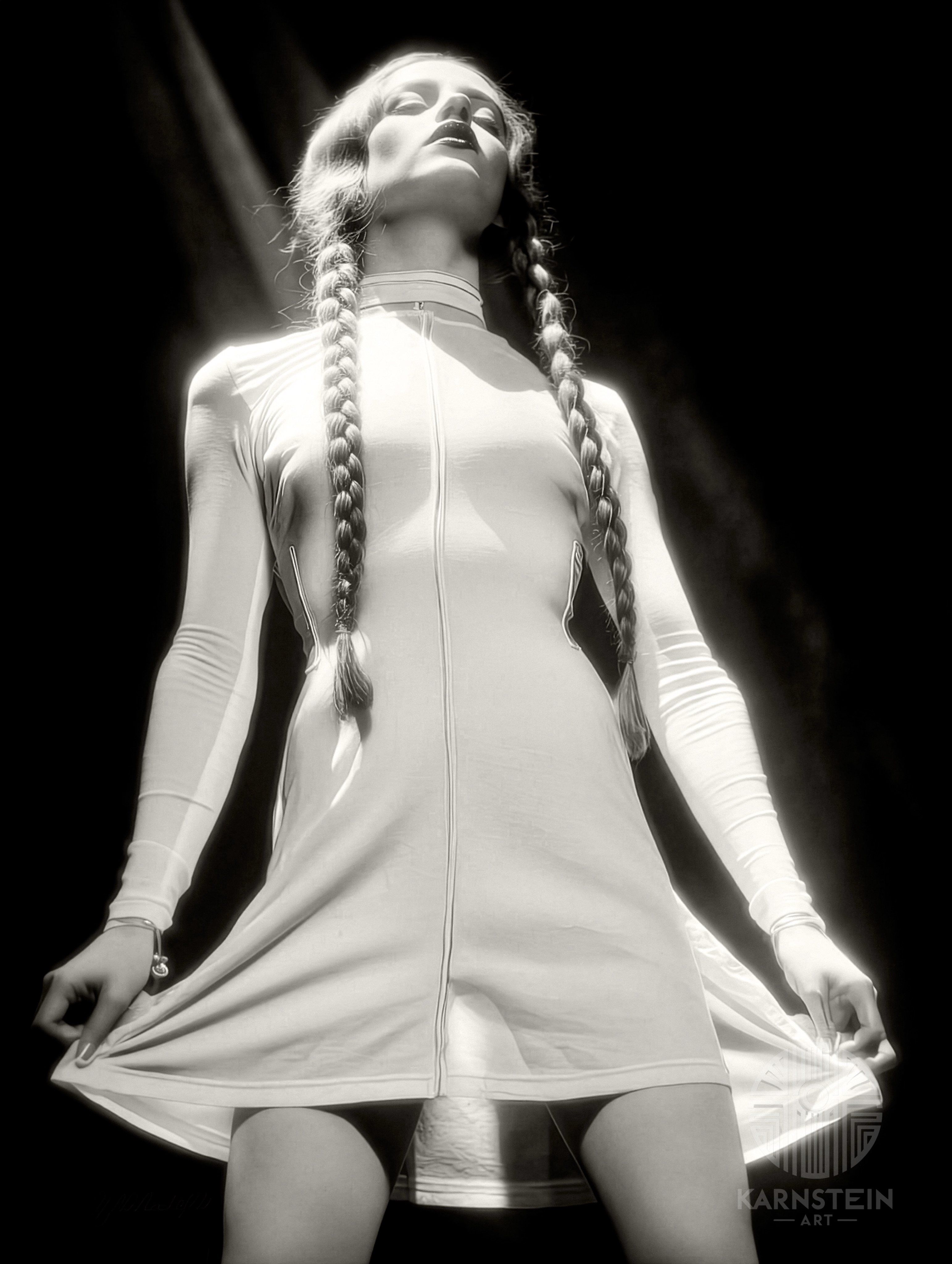 The white dress
#photoart #blackandwhite #portrait #postphotography #surface